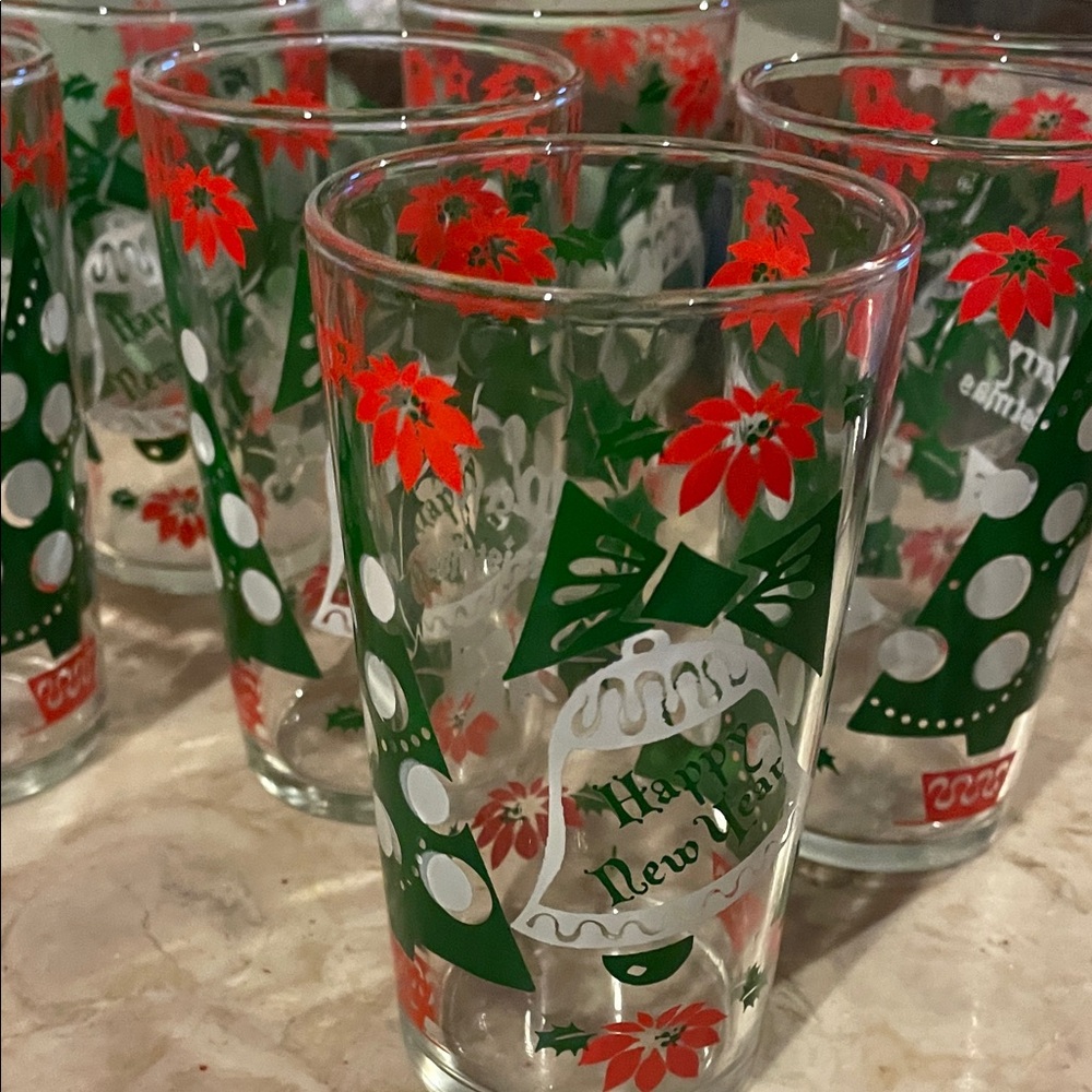 Festive Holiday Glasses Set of 7 vintage